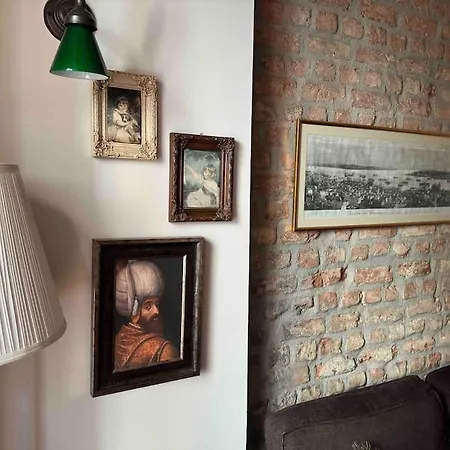 2br, 2ba, 2nd Floor Of Historical Building, Galata Istambul