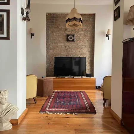 2br, 2ba, 2nd Floor Of Historical Building, Galata * Istambul