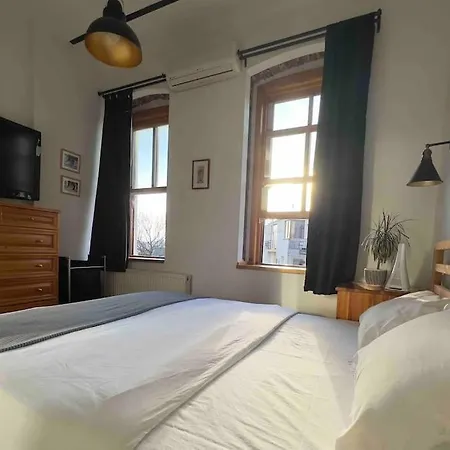 2br, 2ba, 2nd Floor Of Historical Building, Galata Appartement Istambul
