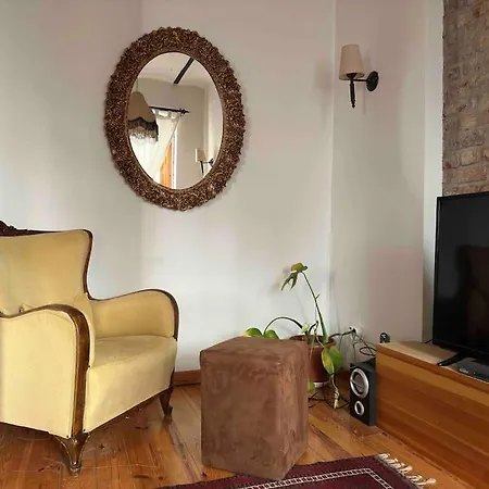2br, 2ba, 2nd Floor Of Historical Building, Galata Apartment *